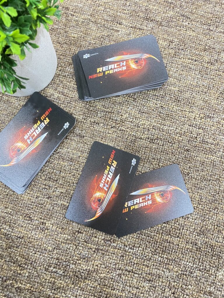 Thẻ Pro ID Thiết Kế Riêng - Mẫu Đối Tác REACH Organization